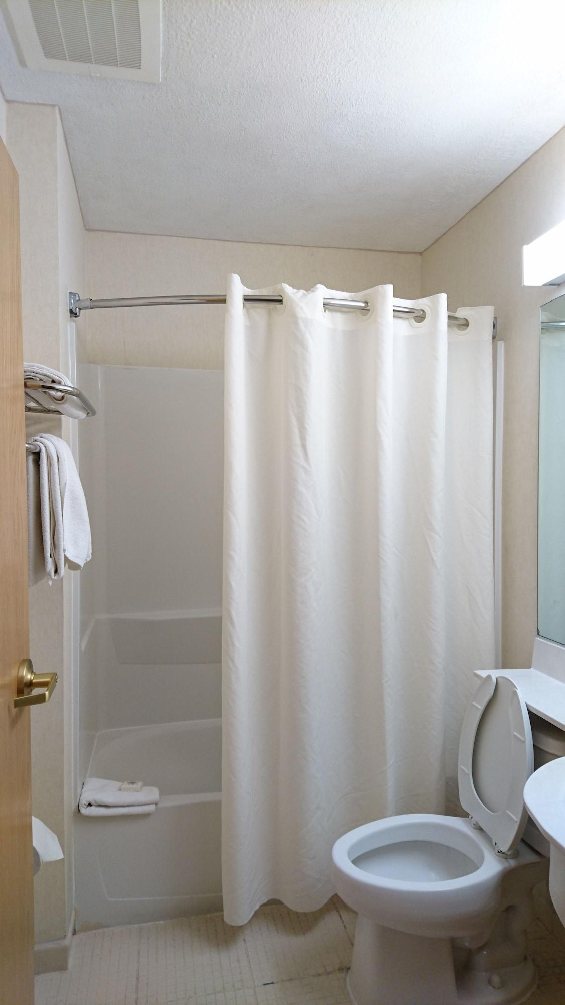 Microtel Inn & Suites By Wyndham צ'יוואווה מראה חיצוני תמונה