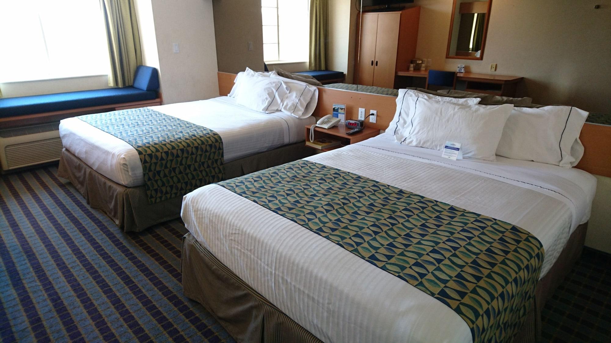 Microtel Inn & Suites By Wyndham צ'יוואווה מראה חיצוני תמונה