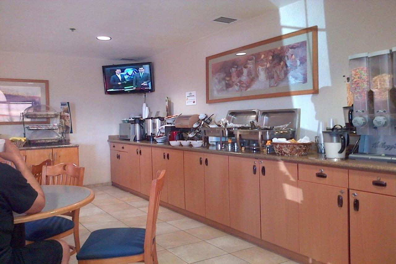 Microtel Inn & Suites By Wyndham צ'יוואווה מראה חיצוני תמונה