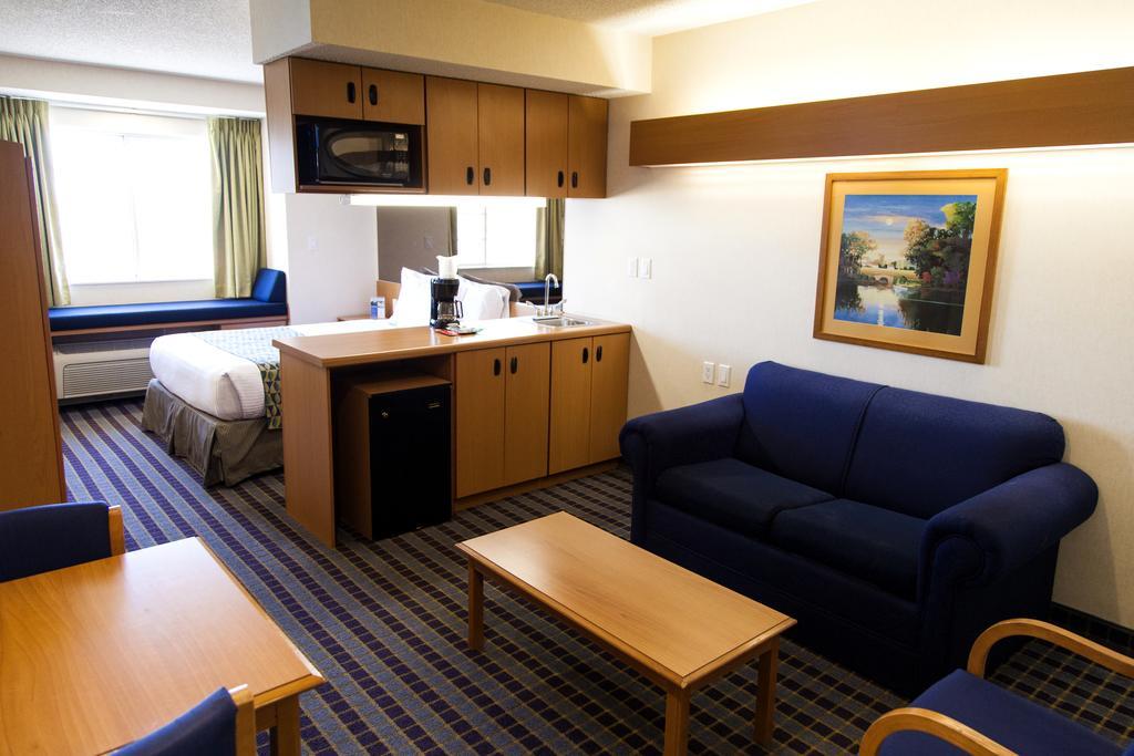 Microtel Inn & Suites By Wyndham צ'יוואווה מראה חיצוני תמונה