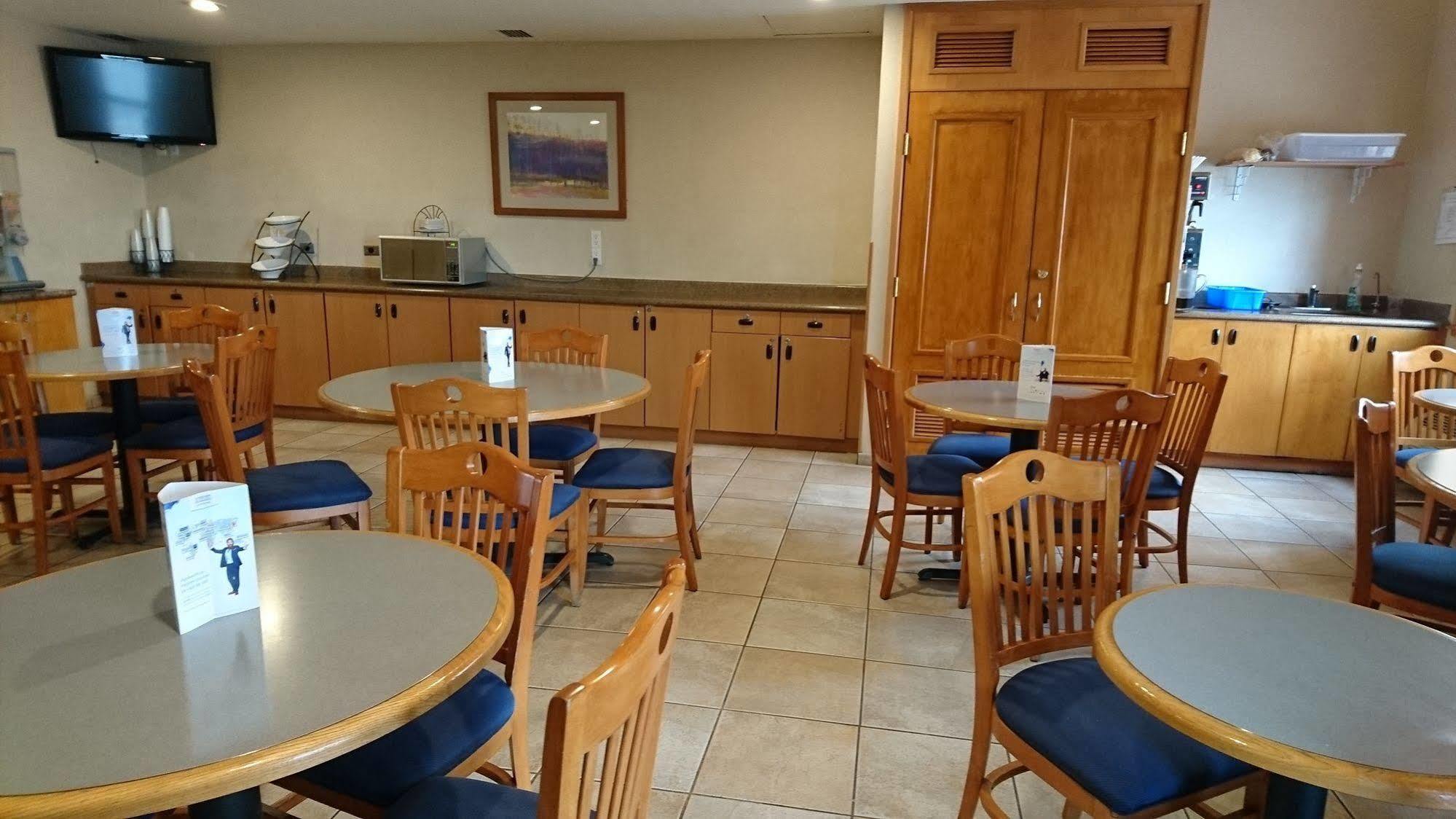 Microtel Inn & Suites By Wyndham צ'יוואווה מראה חיצוני תמונה