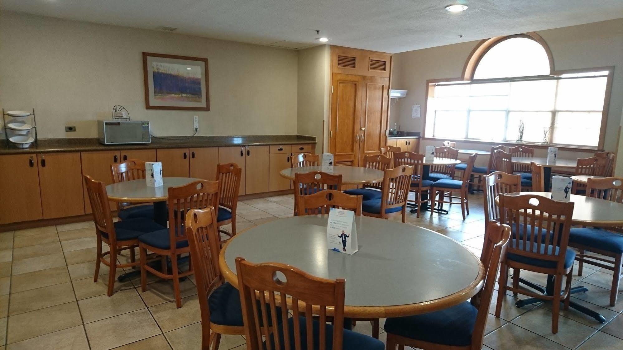 Microtel Inn & Suites By Wyndham צ'יוואווה מראה חיצוני תמונה